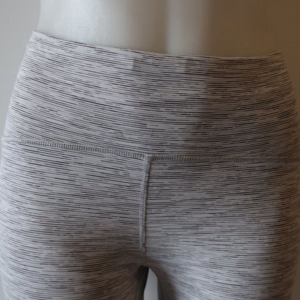 LULULEMON grey CAPRIS XS